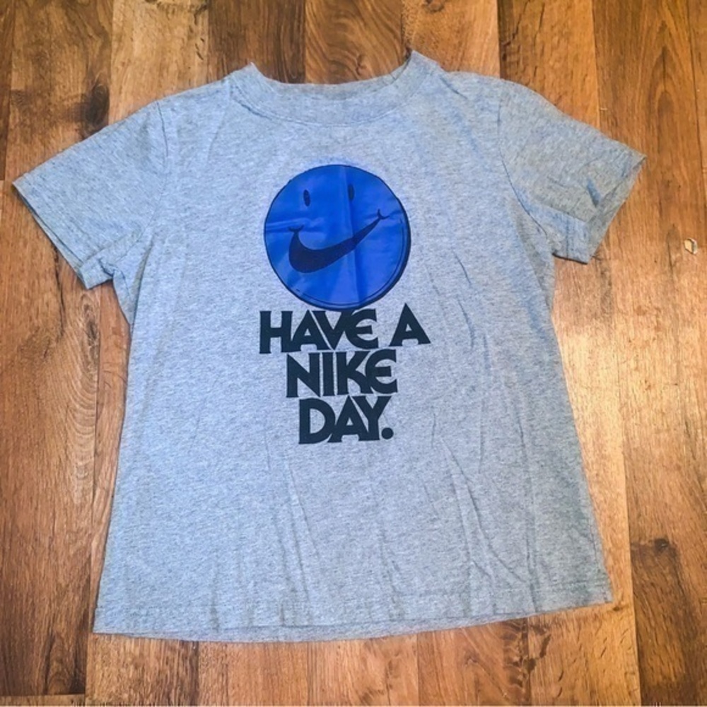 Nike “Have A Nike Day” Gray Youth T-Shirt Size Medium